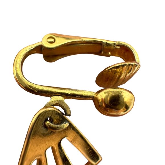 Vintage Gold Tone Geometric Clip On Earrings Jewelry Accessory - Picture 11 of 11